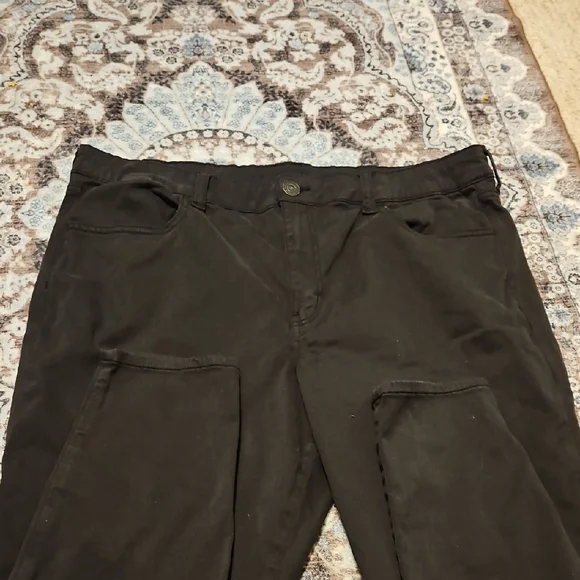 American Eagle Outfitters Women's Black Straight Leg Jeans - Picture 2 of 9